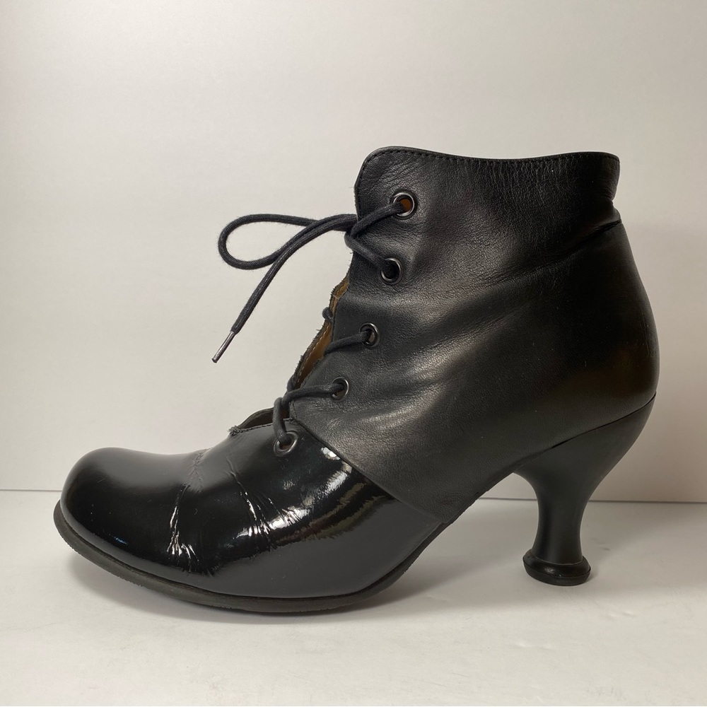John fluevog ankle boots heels leather patent black 6